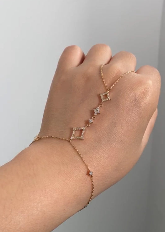 Celeste Étoile Handchain 14K gold handchain