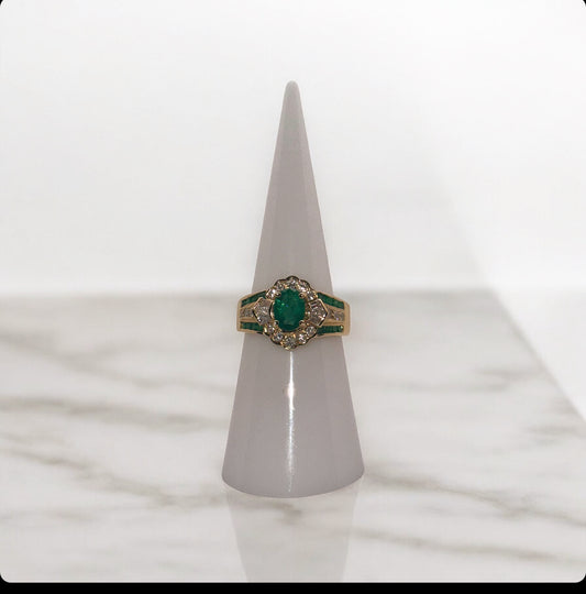Estate Mid Century 18 K Emerald Majesty Ring