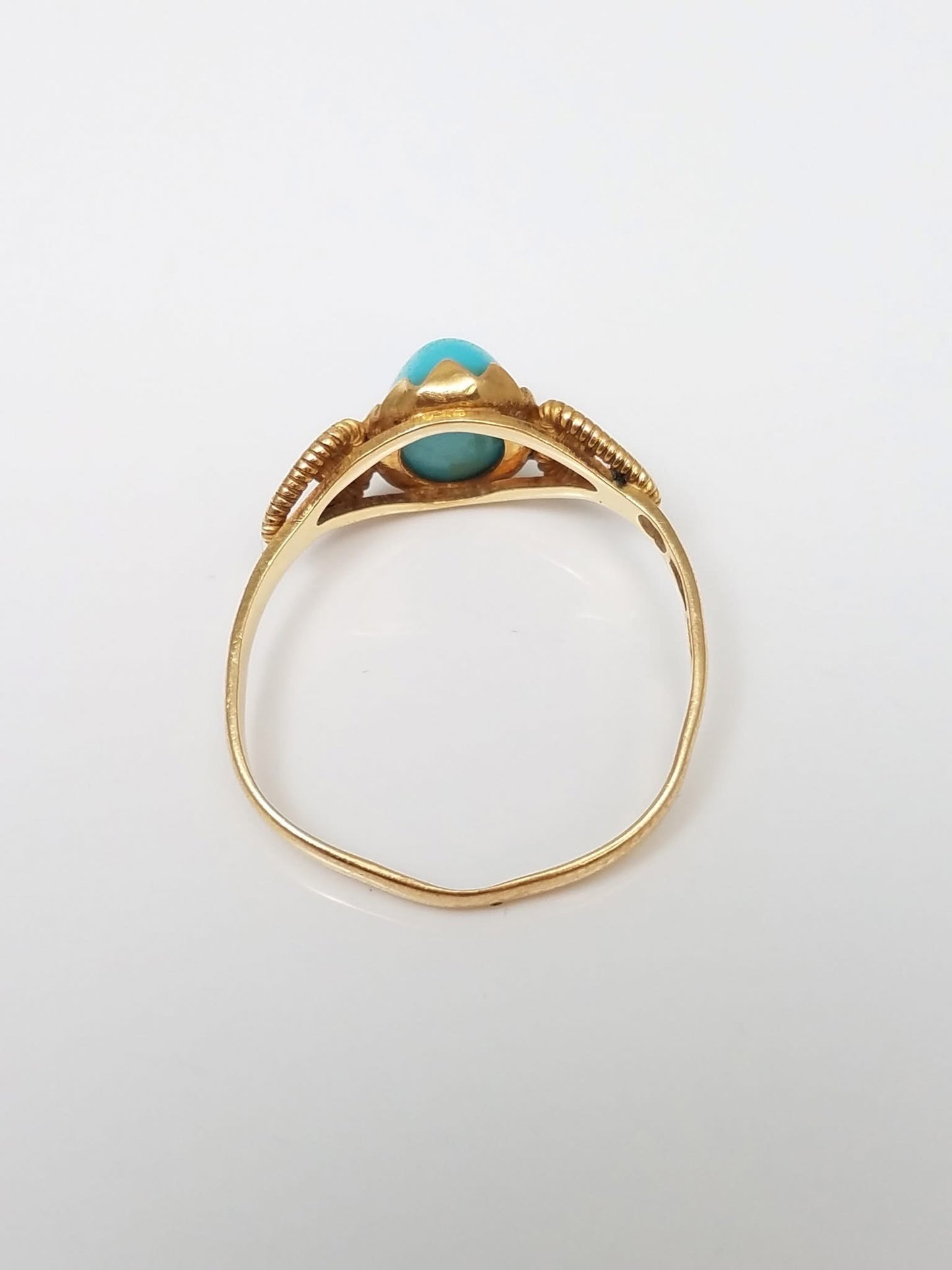 Vintage Natural Turquoise Cabochon Ring in 18K Yellow Gold