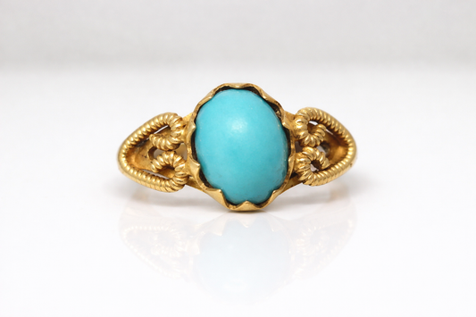 Vintage Natural Turquoise Cabochon Ring in 18K Yellow Gold